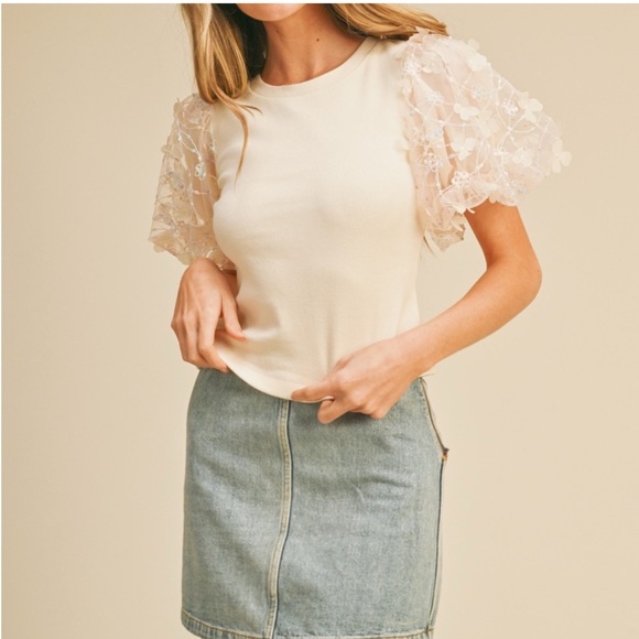 NWT &Merci Puff Sleeve Top Size Large (Fits like Medium) - Picture 1 of 11